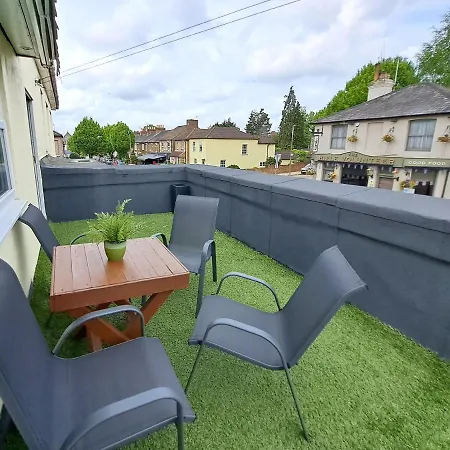 Bright 3 Bed Apartment With Terrace, Free Parking On Premises Watford  Exterior foto