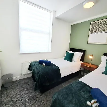 Bright 3 Bed Apartment With Terrace, Free Parking On Premises Watford  Exterior foto