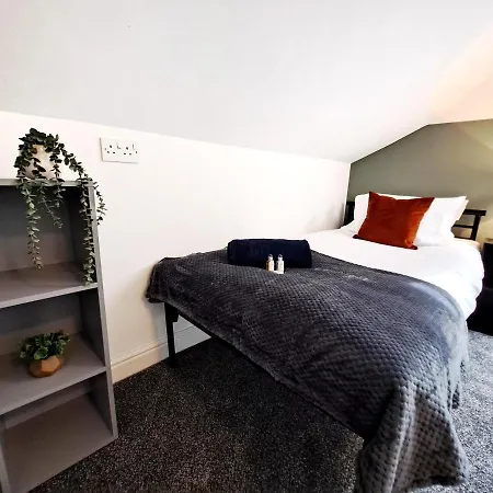 Bright 3 Bed Apartment With Terrace, Free Parking On Premises Watford  Exterior foto