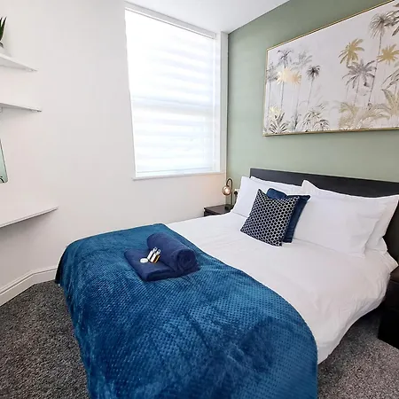Bright 3 Bed Apartment With Terrace, Free Parking On Premises Watford  Exterior foto
