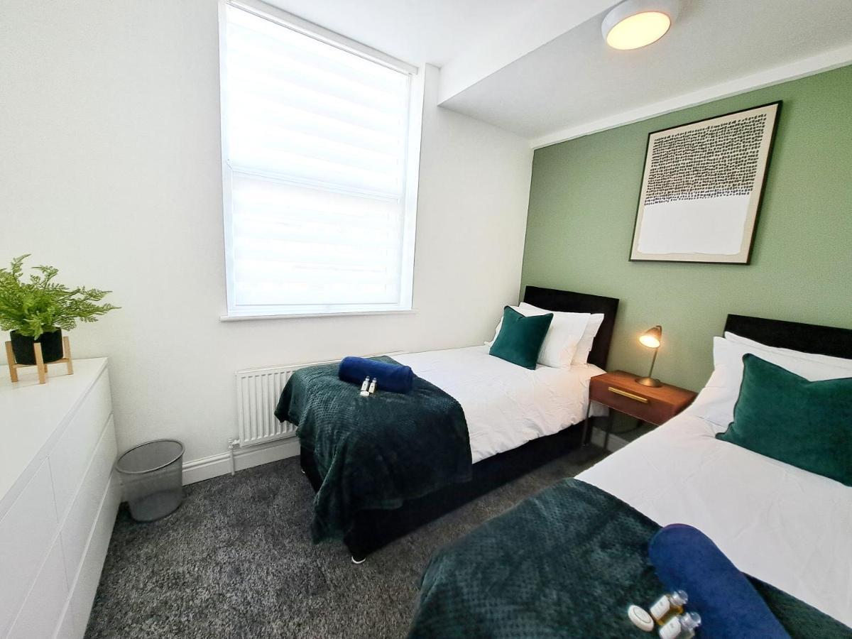 Bright 3 Bed With Terrace, Free Parking On Premises *