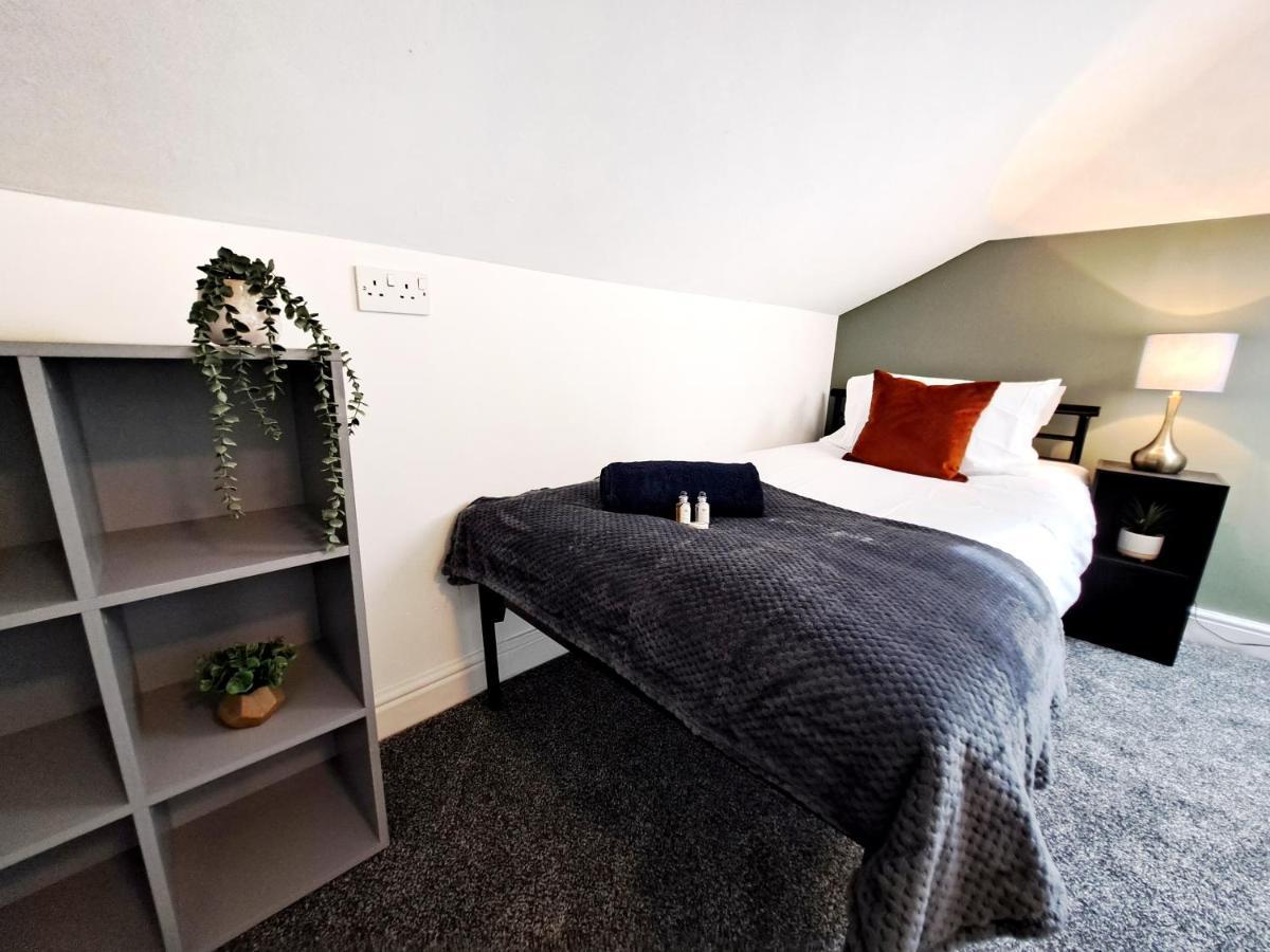 Bright 3 Bed With Terrace, Free Parking On Premises