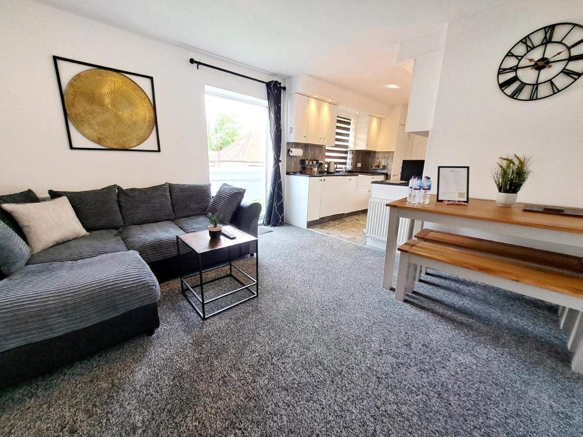 Bright 3 Bed With Terrace, Free Parking On Premises Watford (Hertfordshire)