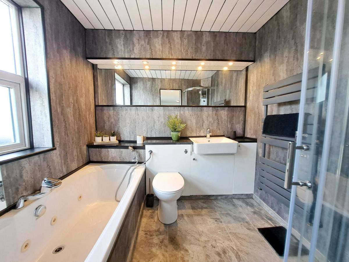 Appartamento Bright 3 Bed With Terrace, Free Parking On Premises *