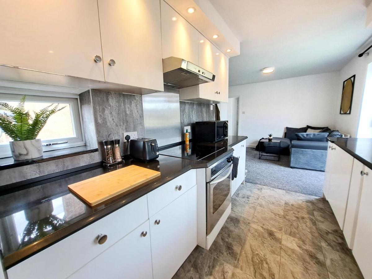 Bright 3 Bed With Terrace, Free Parking On Premises *